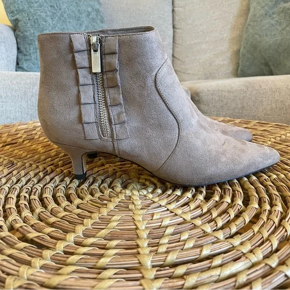 Bella Vita Women’s Tan Suede Dress Bootie Ankle Boot Sz-8 - Picture 2 of 14